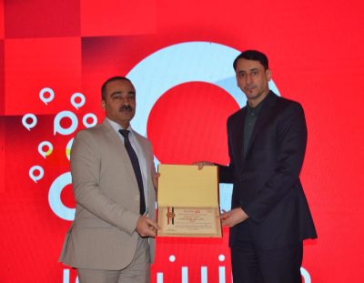 الأمين العام لمجلس الوزراء يكرم عميد كلية اﻹعلام ضمن فعاليات وكالة موازين نيوز لأفضل شخصيات العام 2022 تميزاً